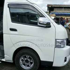 Toyota HiAce 2018 White