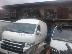 Toyota HiAce 2018 White