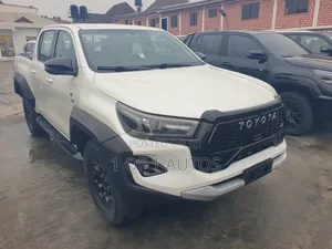 Toyota Hilux 2023 White