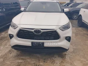Toyota Highlander XLE AWD 2023 White