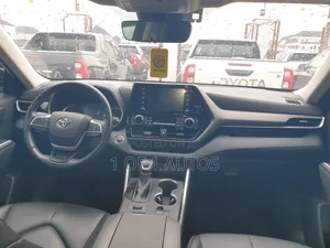 Toyota Highlander XLE AWD 2023 White