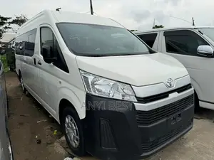 Toyota HiAce 2021 White