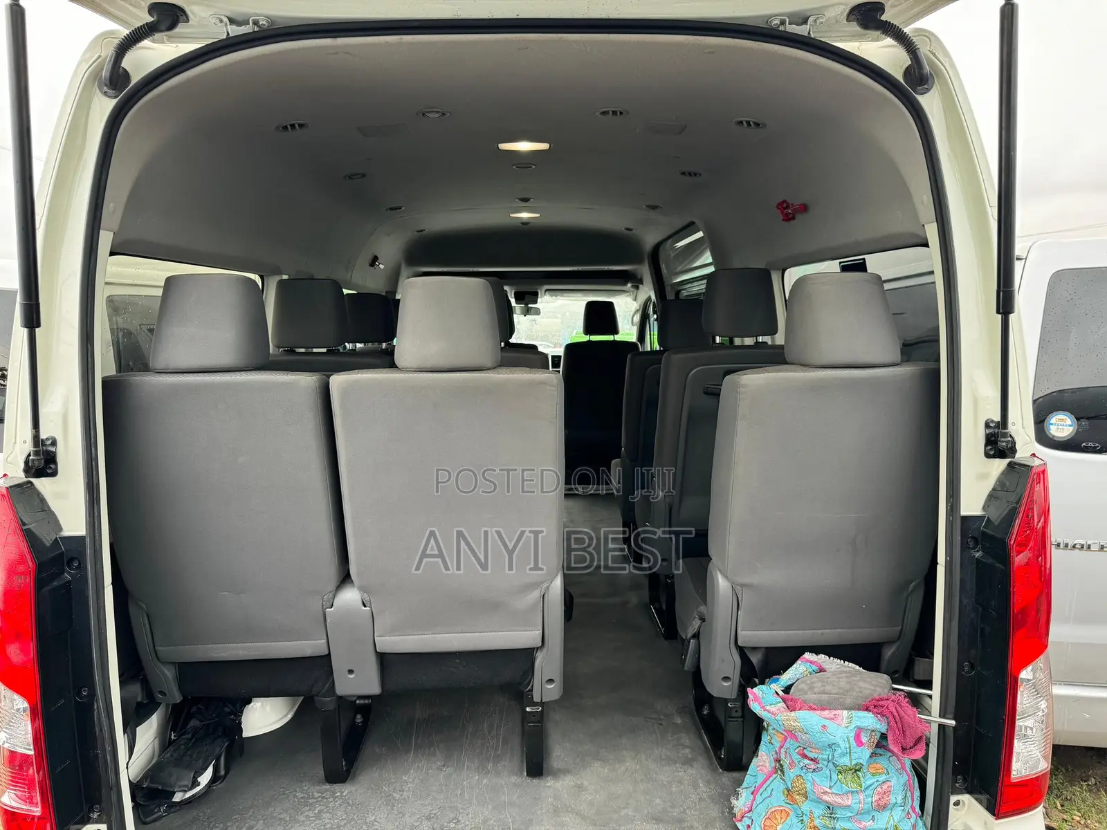 Toyota HiAce 2021 White