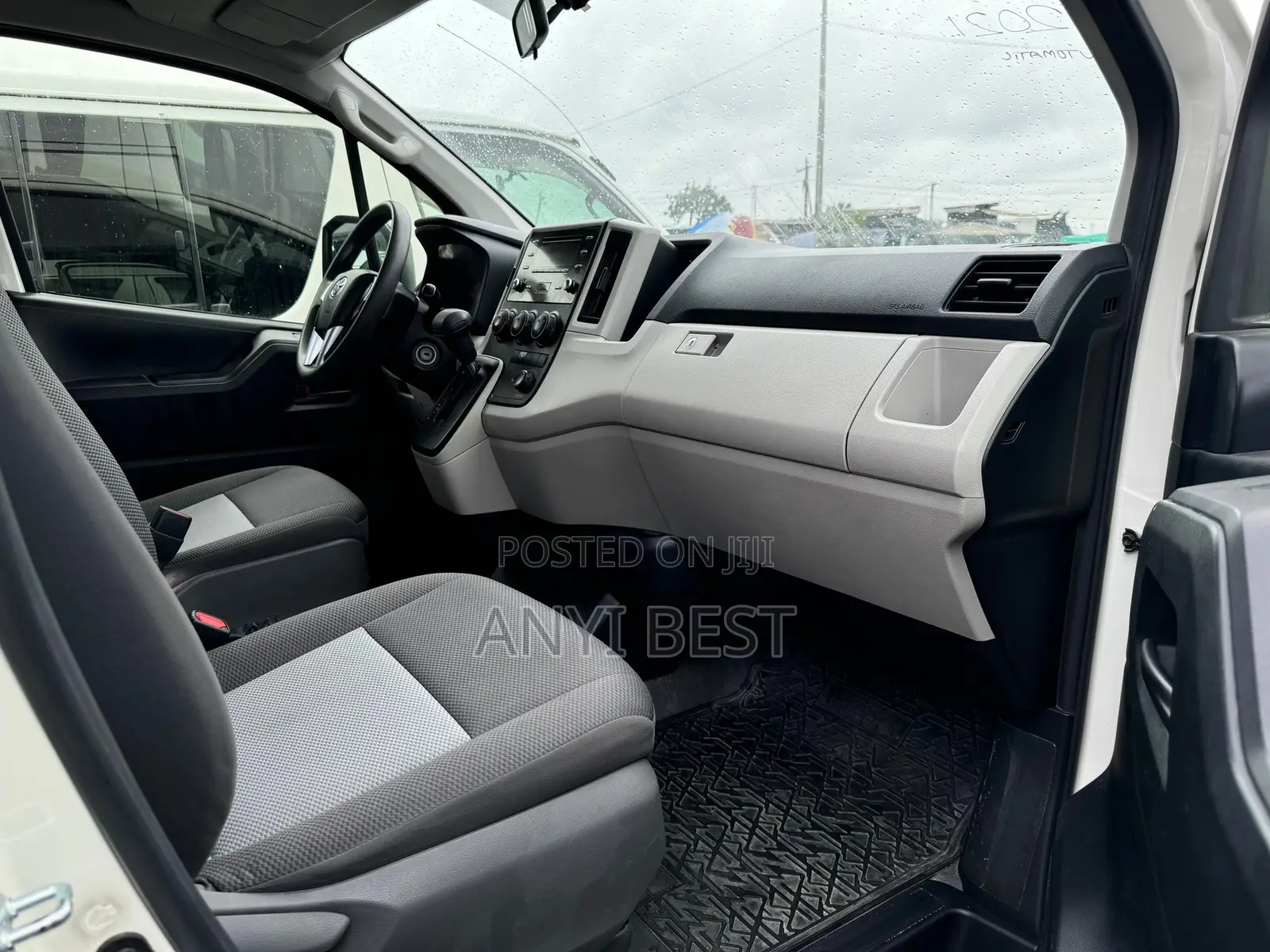 Toyota HiAce 2021 White