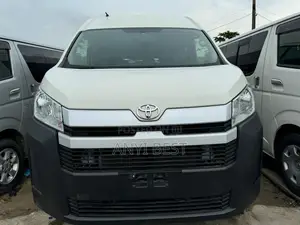 Toyota HiAce 2021 White