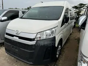 Toyota HiAce 2021 White