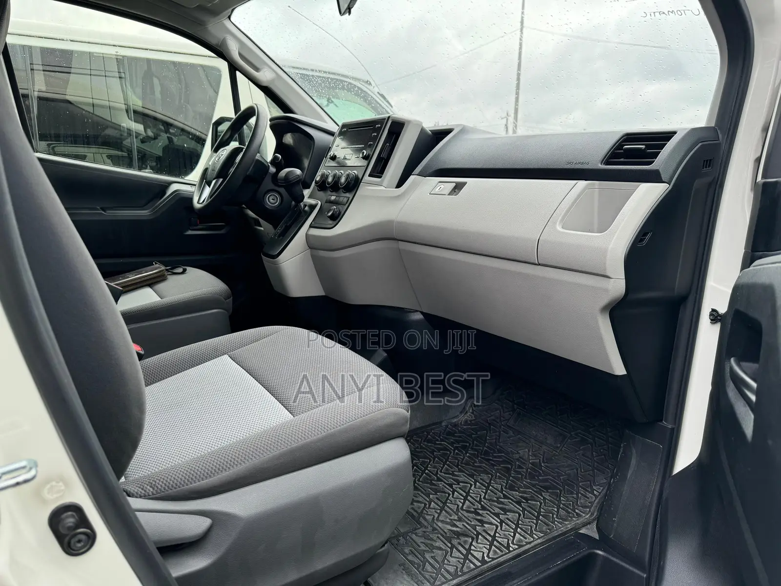 Toyota HiAce 2021 White