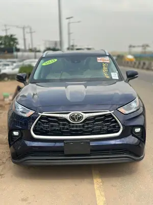 Toyota Highlander XLE 2021 Blue