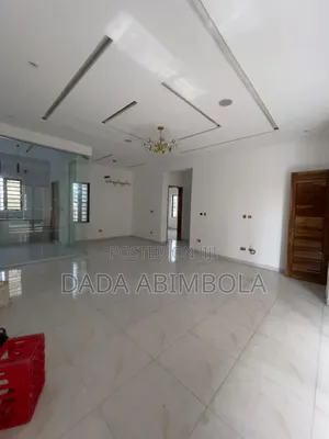 2bdrm Block of Flats in Lekki for sale