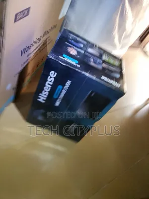 Hisense 20l Microwave Oven 700w Power That Comes in a Black Color