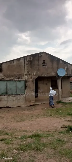 8bdrm House in Boluwaji, Ibadan for sale
