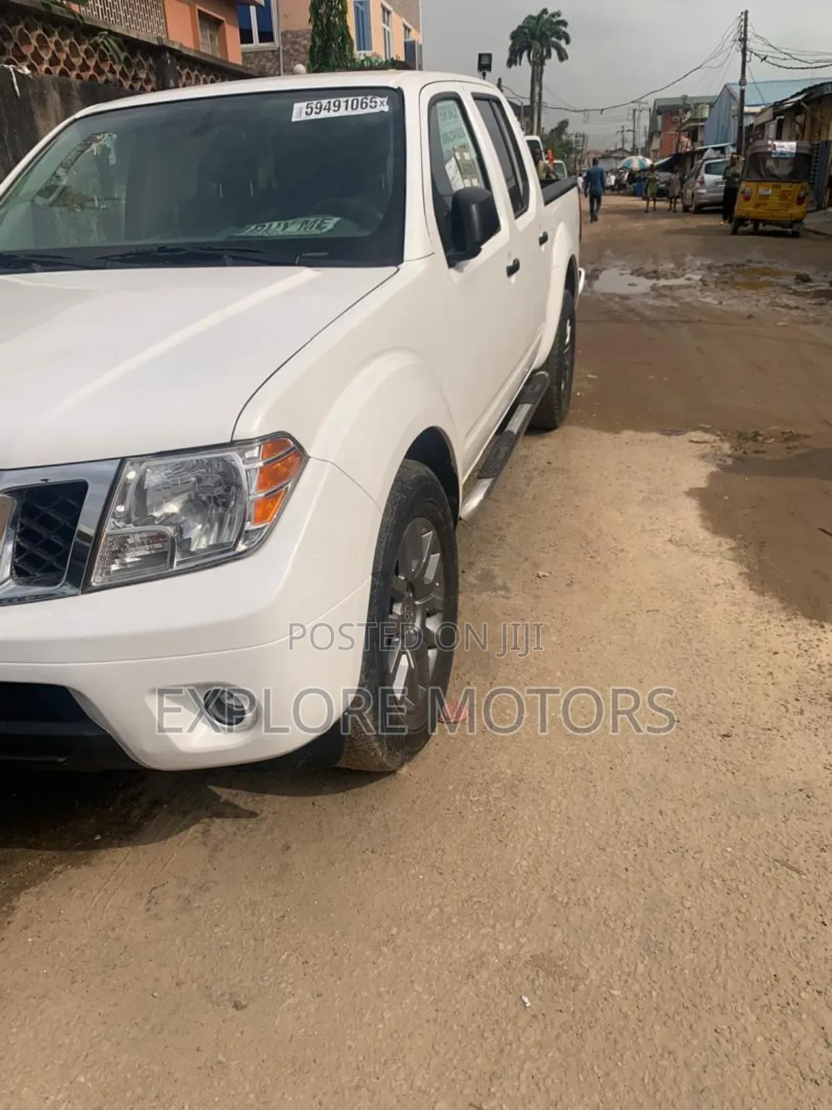 Nissan Frontier 2012 White