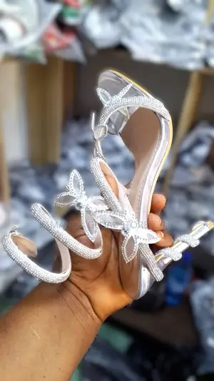 Ladies White Heeled Shoes With Intricate Design