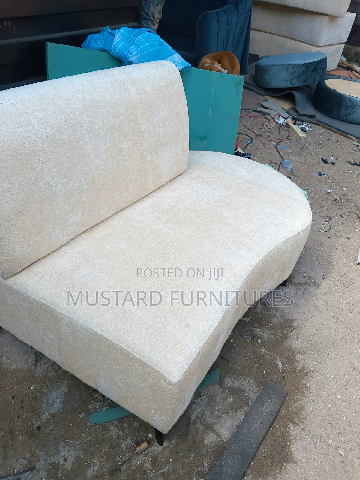 Quality Modern Upholstered Chaise Lounge Chair