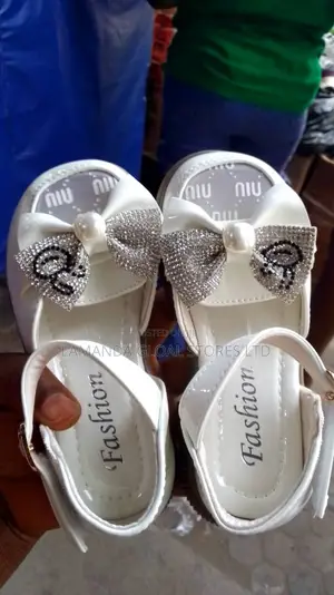Girls White Sandals With Bow Style