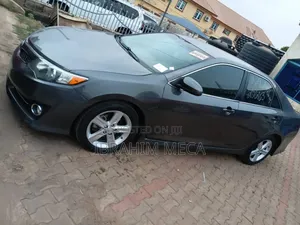 Toyota Camry SE 4dr Sedan (2.5L 4cyl 6A) 2013 Gray