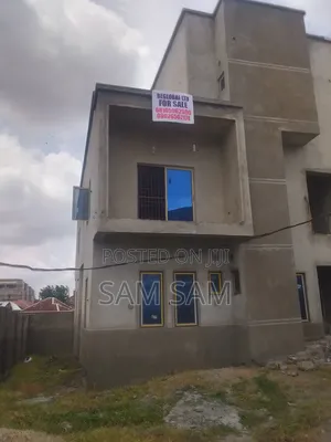 5bdrm Duplex in Ochacho, Karmo for sale