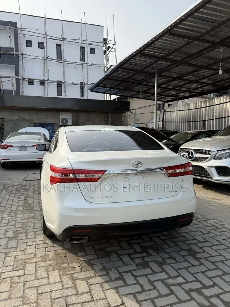 Toyota Avalon 2014 White