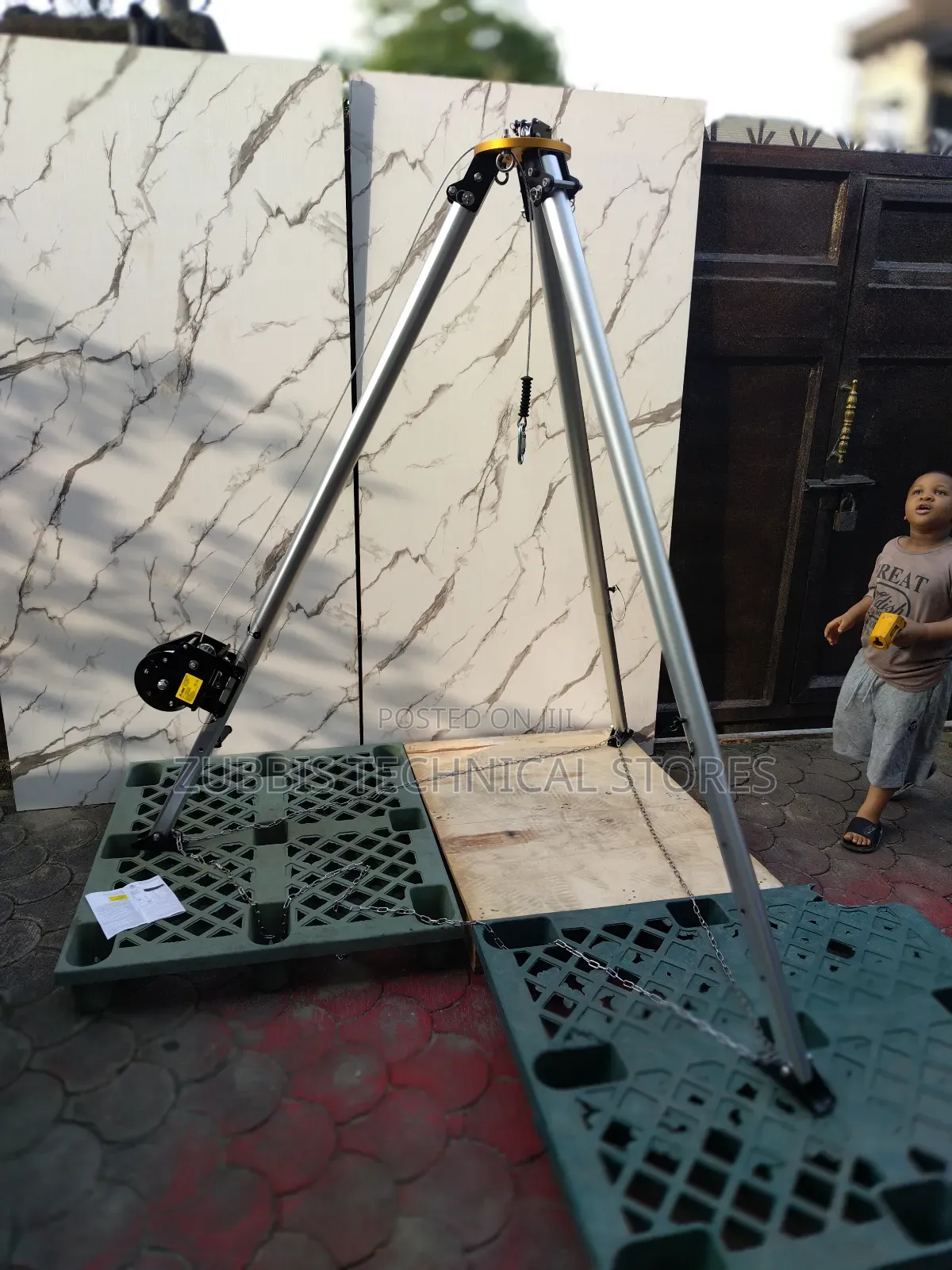 Tripod Stand With Winch
