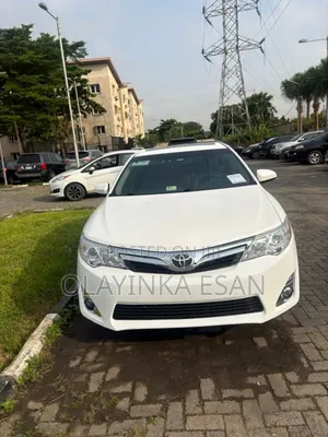 Toyota Camry XLE 4dr Sedan w/Prod. End 11/13 (3.5L 6cyl 6A) 2014 White