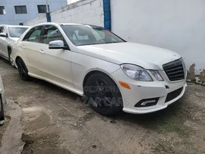 Mercedes-Benz E350 Base 4Matic Sedan AWD (3.5L 6cyl 7A) 2011 White