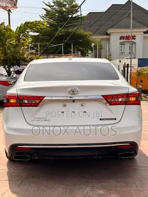 Toyota Avalon Touring FWD Sedan (3.6L 6cyl 6A) 2016 White