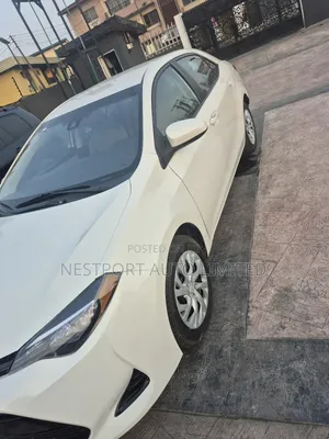 Toyota Corolla LE (1.8L 4cyl 2A) 2019 White