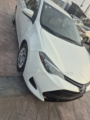 Toyota Corolla LE (1.8L 4cyl 2A) 2019 White