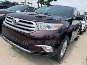 Toyota Highlander Limited 3.5l 4WD 2013 Red