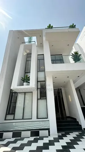 5bdrm Duplex in Chevron for sale