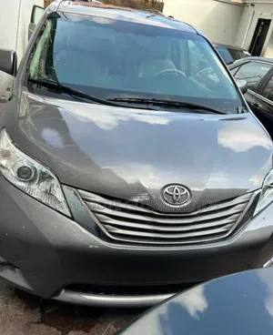 Toyota Sienna 2011 Green