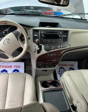 Toyota Sienna 2011 Green