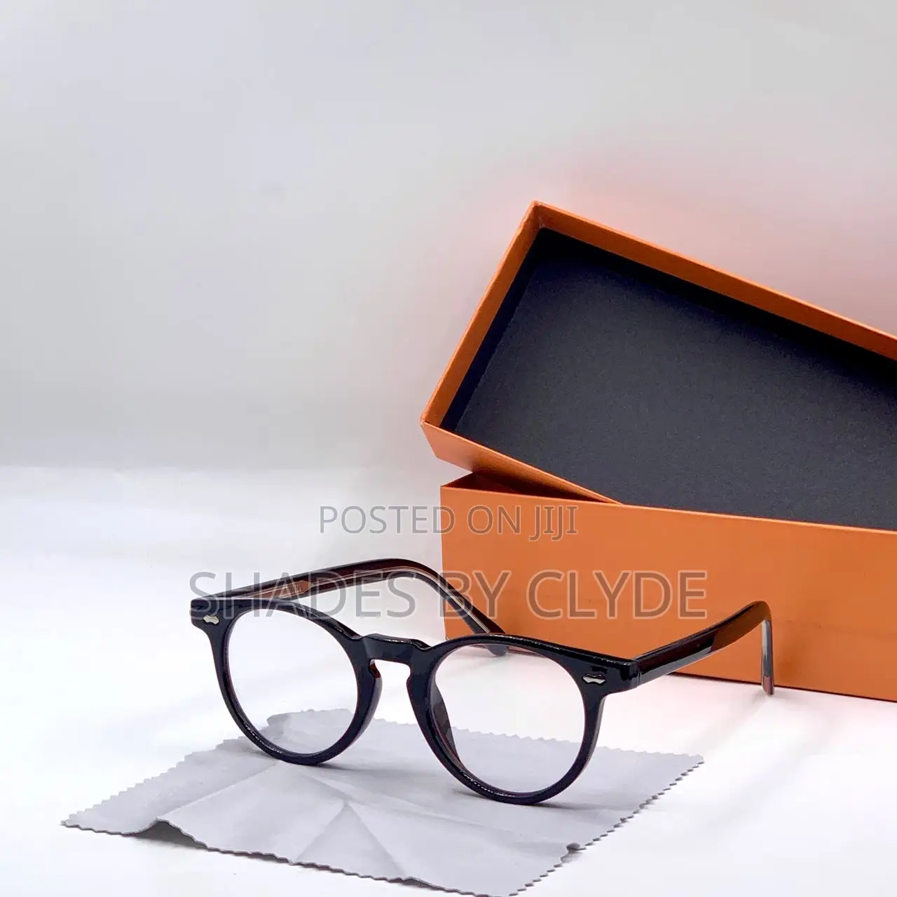 Stylish Round Eyeglasses - Light Frames, Brand New!