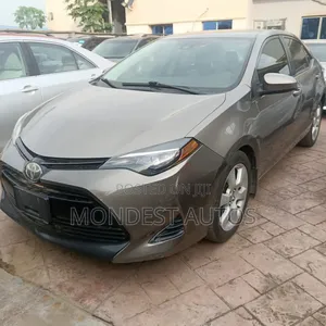 Toyota Corolla LE 4dr Sedan (1.8L 4cyl CVT) 2017 Gold