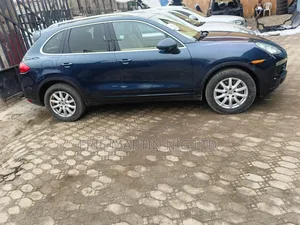 Porsche Cayenne 2013 Blue