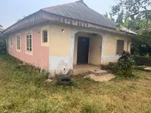 3bdrm Bungalow in Laara Bus Stop Area for sale