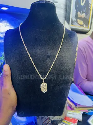 Twist Necklace With Jesus Face Pendant