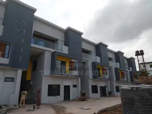 4bdrm Duplex in Alalubosa for sale