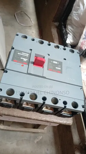 800a 4pole McCb Hemel Breaker