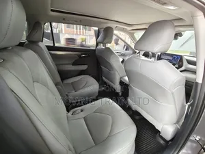 Toyota Highlander Platinum 2022 Gray