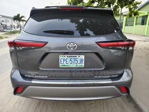 Toyota Highlander Platinum 2022 Gray