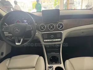 Mercedes-Benz GLA 250 2018 Blue