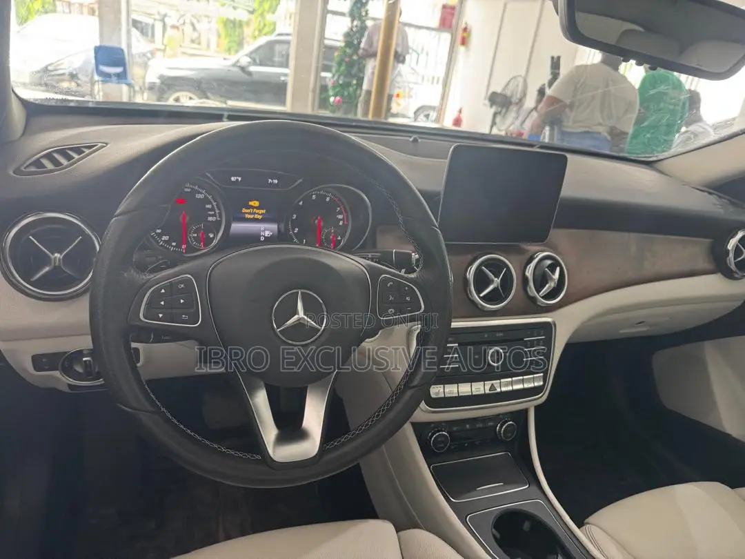 Mercedes-Benz GLA 250 2018 Blue