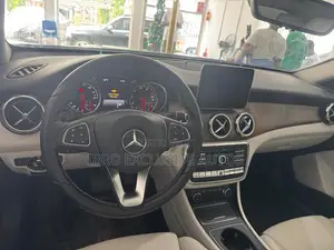 Mercedes-Benz GLA 250 2018 Blue