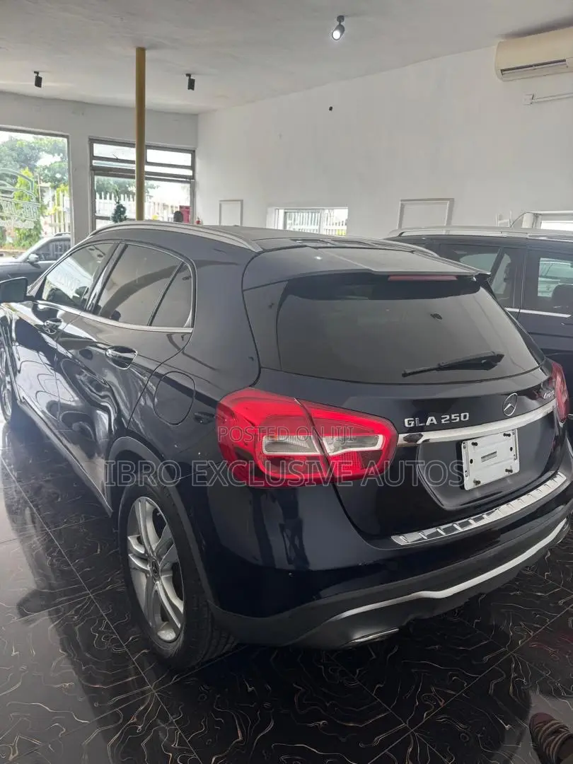 Mercedes-Benz GLA 250 2018 Blue
