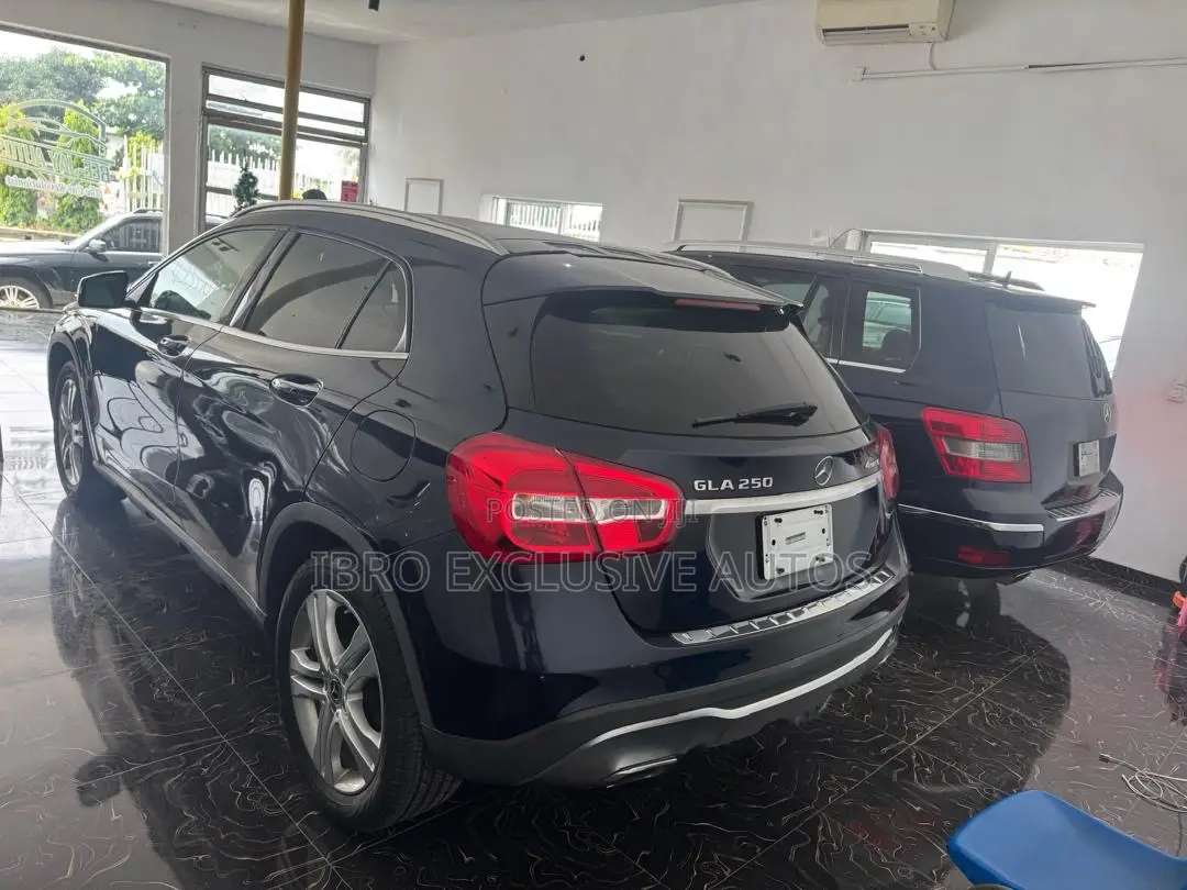 Mercedes-Benz GLA 250 2018 Blue