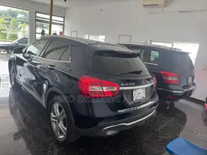 Mercedes-Benz GLA 250 2018 Blue