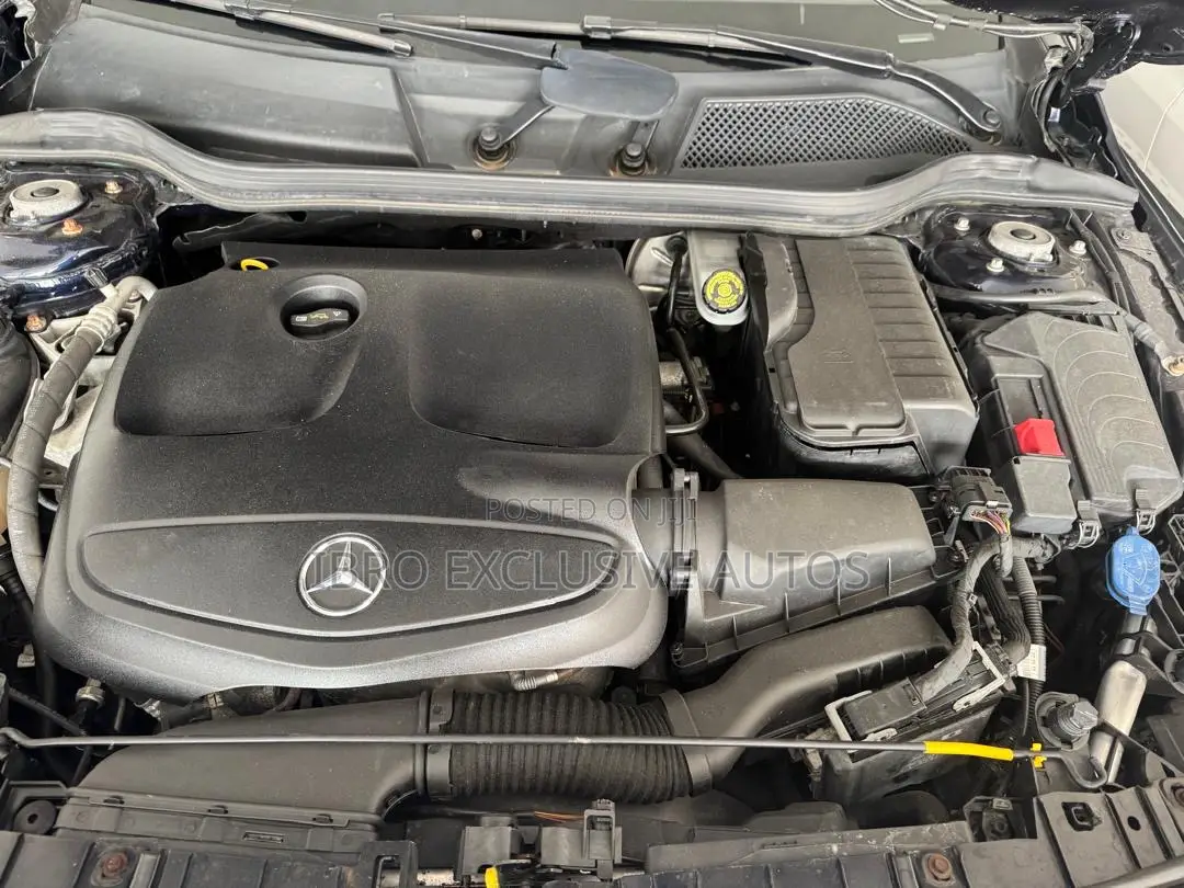 Mercedes-Benz GLA 250 2018 Blue