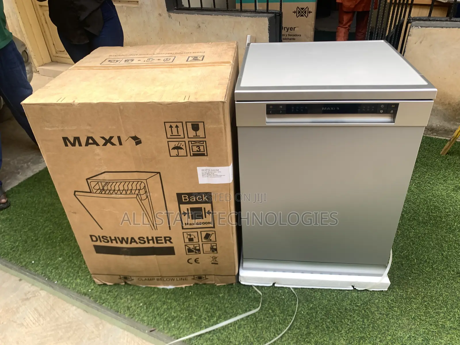 Maxi Dishwasher Designed for Home Kitchens