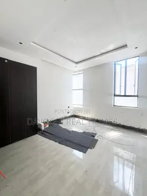 4bdrm Duplex in Ikota for sale